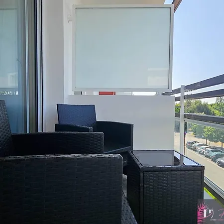 Apartment T2 Avec Balcon, Parking Et Proche Port Des Minimes - Fr-1-825-67 *